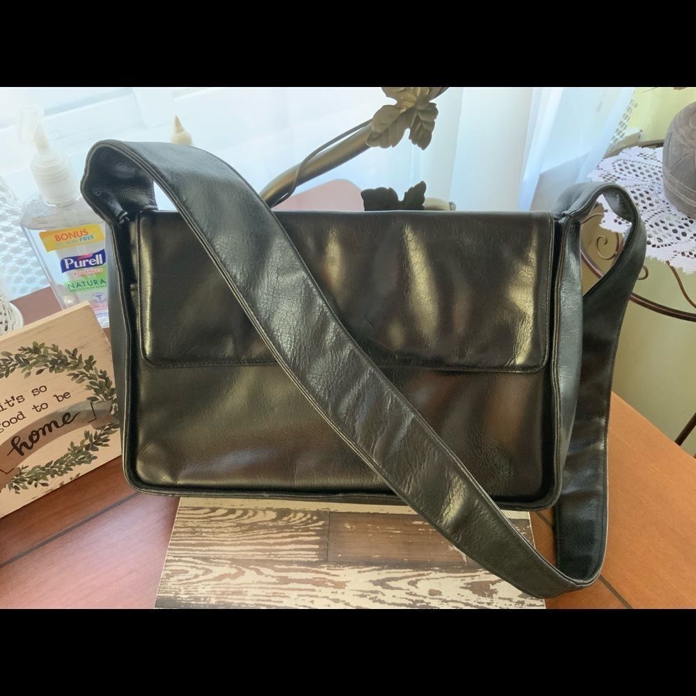 *111State* Soft Lambskin Leather Messenger HandBag EUC